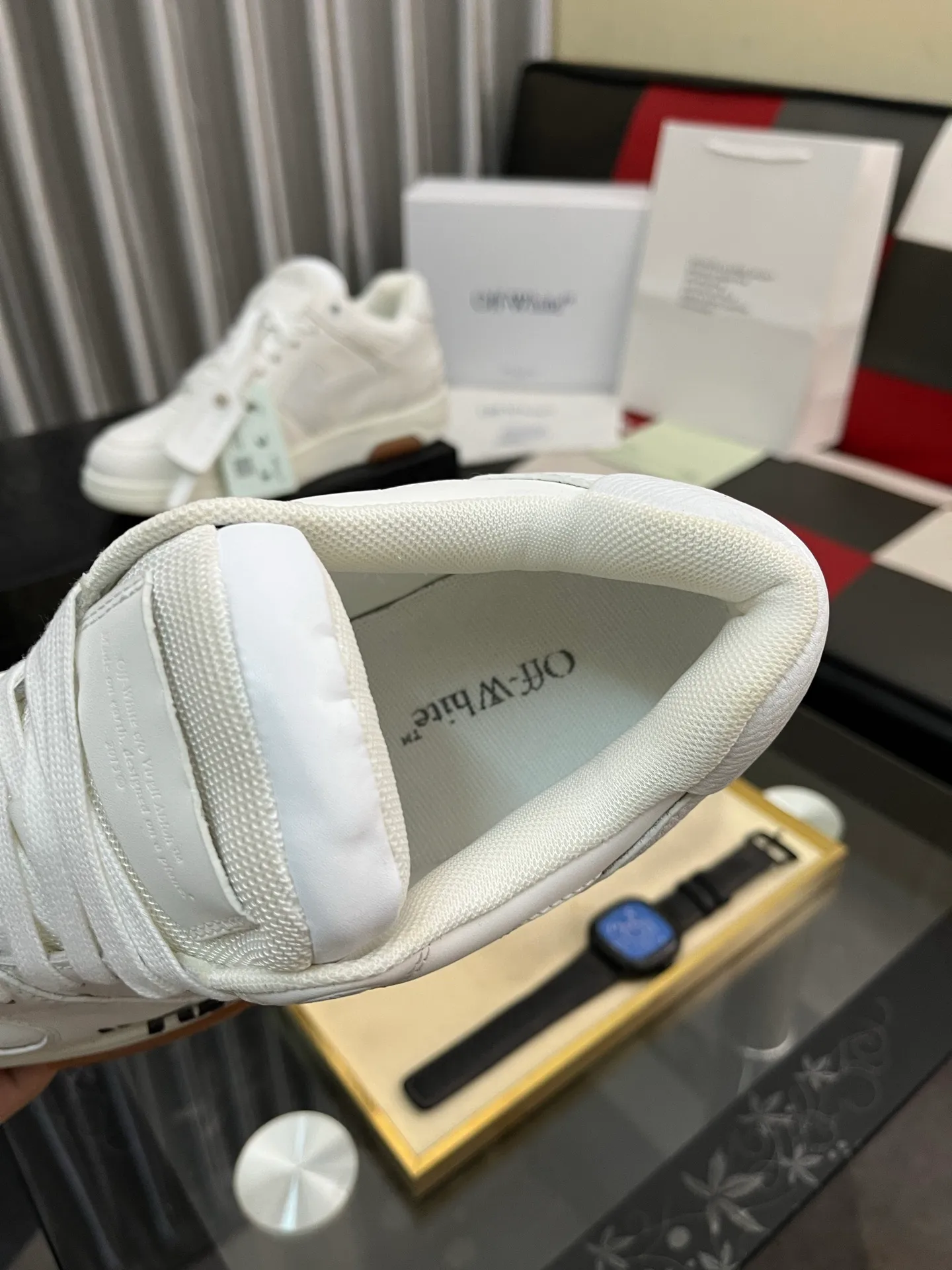 Men's shoes 💰600⌚️⌚️ OFF-White C/O VirGil Abloh fashionable and versatile casual shoes. Exclusive first release of the new model. Made of environmentally friendly cowhide leather and mesh fabric upper material. The insole is embedded with foam cushioning EVA material. The correct midsole is equipped with EVA lightweight cushioning. External tooth nail rubber outsole. The correct accessories can be customized simultaneously. Women's model: 35-40 Men's model: 39-45